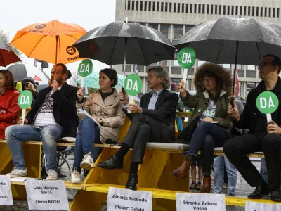 Vlada vsaj delno izpolnila 60 odstotkov zavez