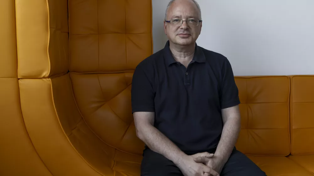 - 19.06.2023 - Dr. Dejan Verčič, profesor, avtor, podjetnik in partner v skupini Herman & partnerji, je v zadnjem desetletju, in sicer med leti 2010&ndash;2019, drugi najbolj citirani raziskovalec na področju globalnih odnosov z javnostmi na svetu. //FOTO: Luka Cjuha