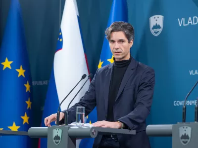 Ljubljana, vlada.Novinarska konferenca po seji vlade.Minister za delo, druzino, socialne zadeve in enake moznosti Luka Mesec.