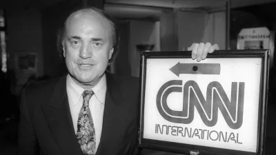 GM1J8D PETER ARNETT New Zealand war correspondent at CNN 1991