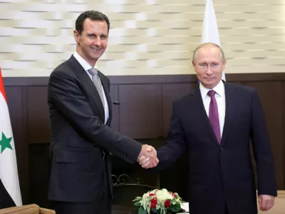 3239890 21.11.2017 20 ноября 2017. Президент РФ Владимир Путин и президент Сирии Башар Асад (слева) во время встречи. Михаил Климентьев / РИА Новости