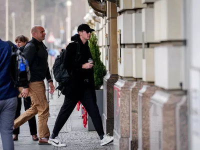 Nemcija, Berlin.Zet ameriskega predsednika Jared Kushner je prispel v hotel Adlon, kjer bo sodeloval z ukrajinskimi in evropskimi predstavniki o nacrtih za koncanje vojne v Ukrajini.