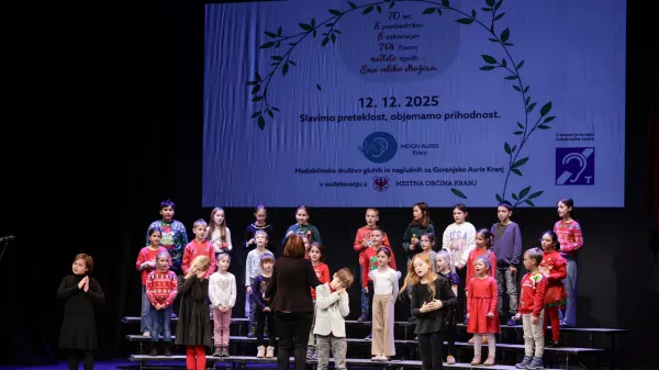 Sedem desetletij dru&scaron;tva gluhih in naglu&scaron;nih