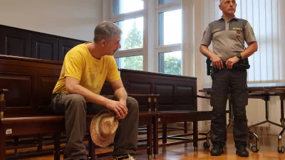 David &Scaron;trukelj, obtožen uboja v baru na železni&scaron;ki postaji Most na Soči, februar 2024