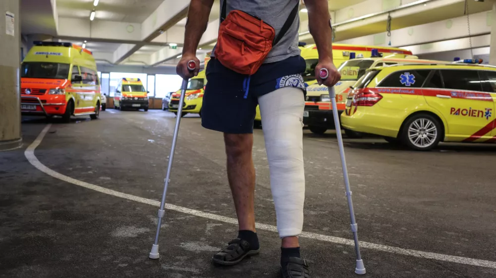 - simbolična fotografija - zdravstvo - re&scaron;evalno vozilo (re&scaron;ilec) - prva pomoč - po&scaron;kodba - - 10.08.2016 - Interna klinika UKC v Ljubljani - internistična prva pomoč   //FOTO: Luka Cjuha.