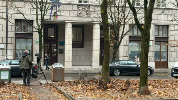 Preiskave na sedežu Slovenskih železnic. Foto: Dnevnik