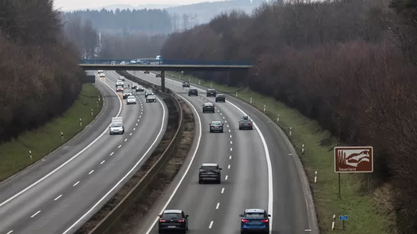 Avtocesta A45, kjer so ob cesti na&scaron;li avto.