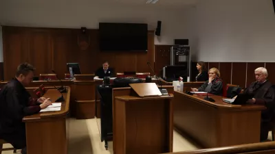 Odvetnik Mitje Verlaka Igor Weindorfer, sodnik Stanislav Jug, tožilka Desanka Novak in poobla&scaron;čenec o&scaron;kodovanca Jože Korpič. Foto: STA