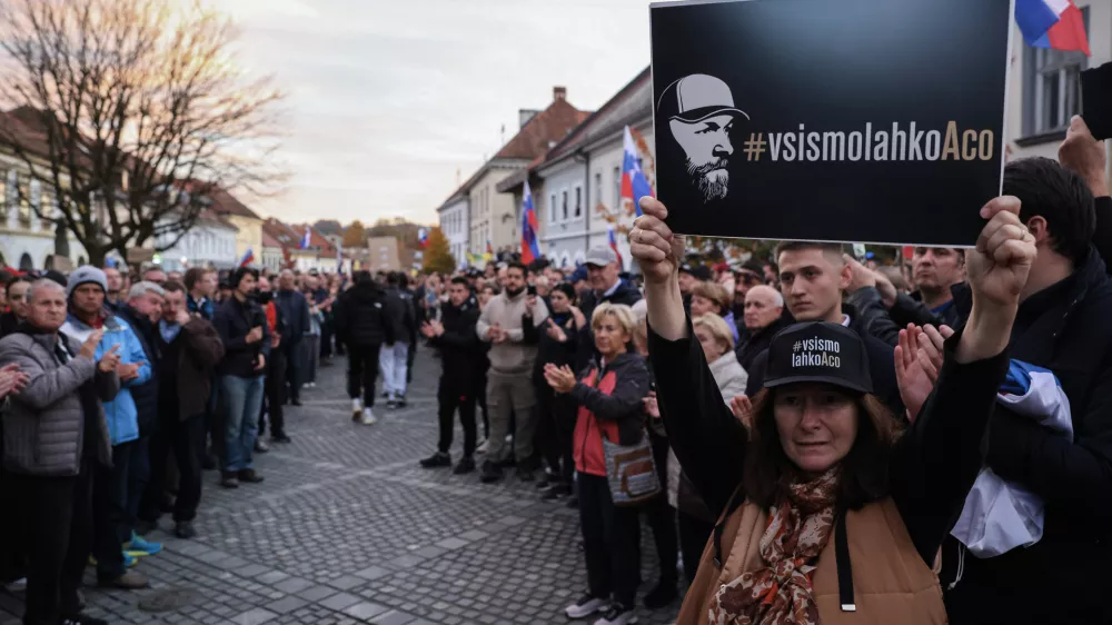 - 28.10.2025 - Izredna skup&scaron;čina občine Novo Mesto s svetniki in predstavniki vlade in protest proti romskemu nasilju z naslovom Dovolj je!//FOTO: Jaka Gasar