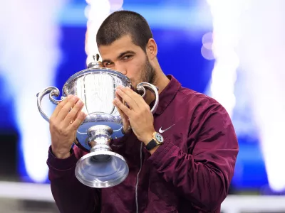 07 September 2025, US, New York: Spanish tennis player Carlos Alcaraz celebrates by kissing the trophy after winning the final match against Italy's Jannik Sinner during the 2025 US Open tennis tournament at USTA Billie Jean King National Tennis Center. Photo: Javier Rojas/PI via ZUMA Press Wire/dpa