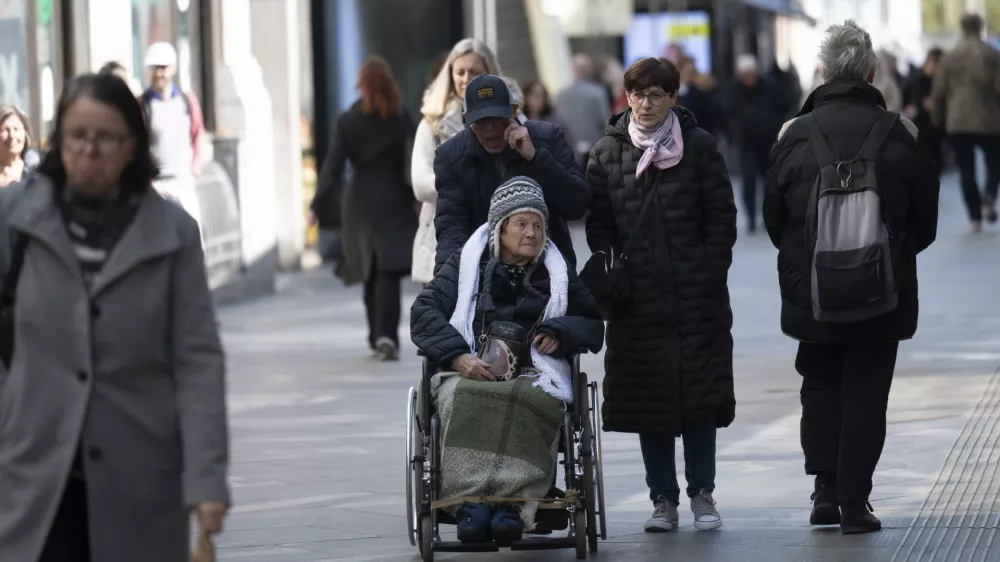 upokojencistarostnikistaroststaranjepokojninestarej&scaron;ioskrba starostnikovinvalidiinvalidnostbolezenpomočpodporapartnerstvo07.04.2025 UpokojenciFOTO: Nik Erik Neubauer