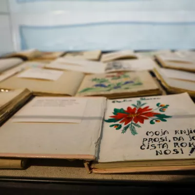 17.12.2025 - Razstava SEM - spominske knjige - spominska knjigaFoto: Luka Cjuha / Foto: Luka Cjuha