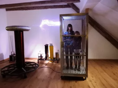 faradayeva kletka teslini poskusi / Foto: Katja Petrovec 