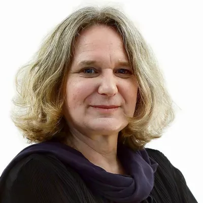 Mateja A Hrastar- Redakcija Dnevnik 2024 - portreti za komentarje in kolumne - kolumnisti - komentatorji &ndash; novinarji - portret //FOTO: Luka Cjuha / Foto: Luka Cjuha