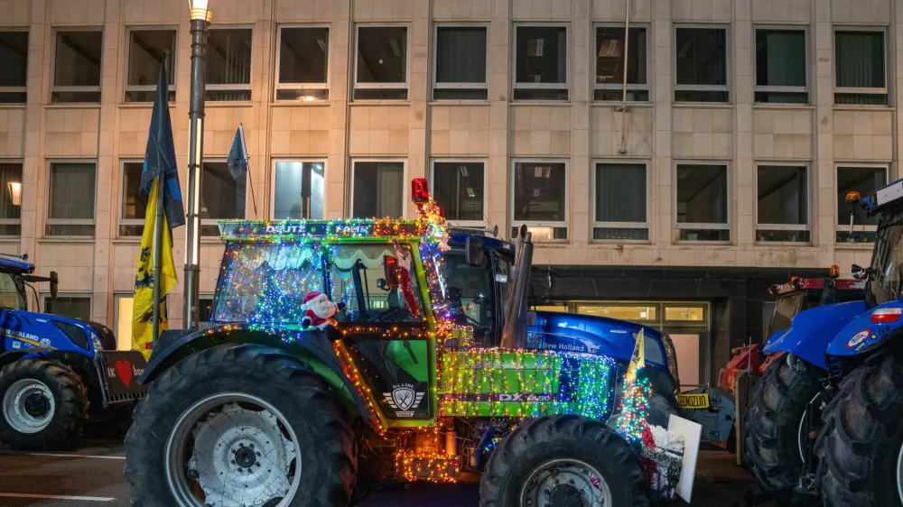 A tractor with holiday lights is parked to block a main boulevard during a demonstration outside a gathering of European leaders at the EU Summit in Brussels, Thursday, Dec. 18, 2025. (AP Photo/Marius Burgelman)