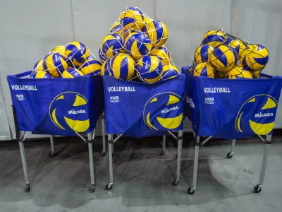 - odbojkarska žoga- 09.09.2019 - Odbojkarska zveza Slovenije - slovenska mo&scaron;ka odbojkarska reprezentance pred začetkom evropskega prvenstva EP v odbojki za mo&scaron;ke v Ljubljani - trening &ndash; priprave //FOTO: Matjaž Ru&scaron;t