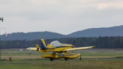 - Air tractor,- 13.10.2025. _ Podpis pogodbe o nakupu dveh namenskih helikopterjev za nujno medicinsko pomoč med slovensko policijo in podjetjem Leonardo, ki sta jo podpisala Generalni direktor Policije Damjan Petrič in predstavnik podjetja Leonardo Andrea Mitreto.//FOTO: Bojan Velikonja