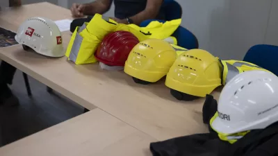 železni&scaron;ka postaja Ljubljanadelavcivarnost pri delu29.08.2025 - Ozelenjevanju nadstre&scaron;nic nad železni&scaron;kimi peroni - gradbi&scaron;če - gradnja glavne železni&scaron;ke postaja LjubljanaFoto: Nik Erik Neubauer 