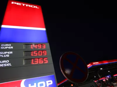  PETROL bencinski servis - črpalka - tabla - podražitve - cene gorivo- podražitev bencina - cene goriv na bencinskih črpalkah bistveno vi&scaron;je//FOTO: Luka Cjuha