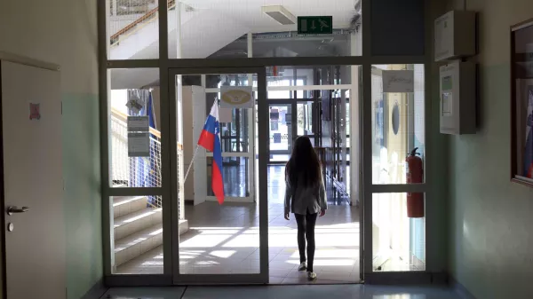 Star&scaron;i zahtevajo novo &scaron;olo, občina vztraja pri prizidku