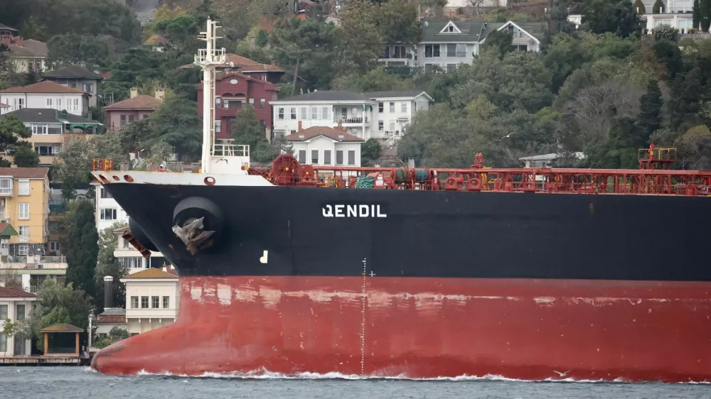 FILE PHOTO: Crude oil tanker Qendil transits the Bosphorus in Istanbul, Turkey, October 27, 2025. REUTERS/Yoruk Isik/File Photo