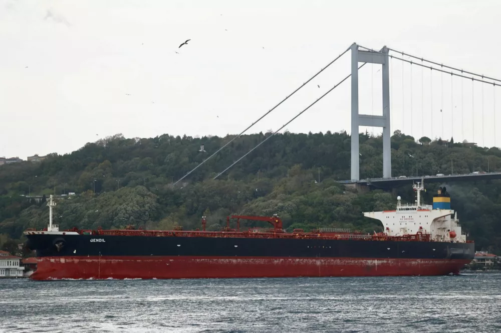 FILE PHOTO: Crude oil tanker Qendil transits the Bosphorus in Istanbul, Turkey, October 27, 2025. REUTERS/Yoruk Isik/File Photo