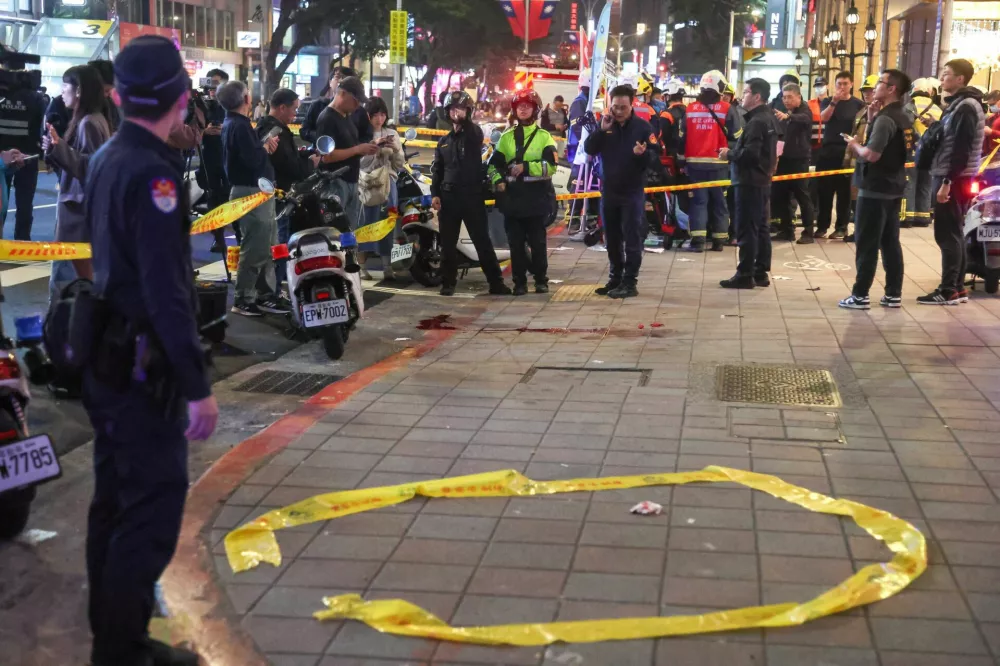 Police stand outside Eslite Spectrum Nanxi store near Zhongshan station as the entrance of the building is cordoned off with yellow crime scene tape, following an incident in which several were injured after a person released smoke bombs and attacked bystanders, according to the government and local media, in Taipei, Taiwan, December 19, 2025. REUTERS/Ann Wang