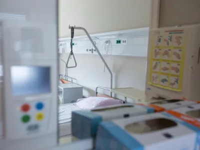 - simbolična fotografija - bolni&scaron;ka postelja - soba- 15.09.2016 - prenovljen Klinični oddelek za urologijo - Kirur&scaron;ka klinika UKC Ljubljana - ..//FOTO: Maja Marko