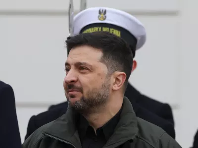 Ukrainian President Volodymyr Zelenskiy attends his welcoming ceremony at the courtyard of the Presidential Palace in Warsaw, Poland, December 19, 2025. REUTERS/Kacper Pempel