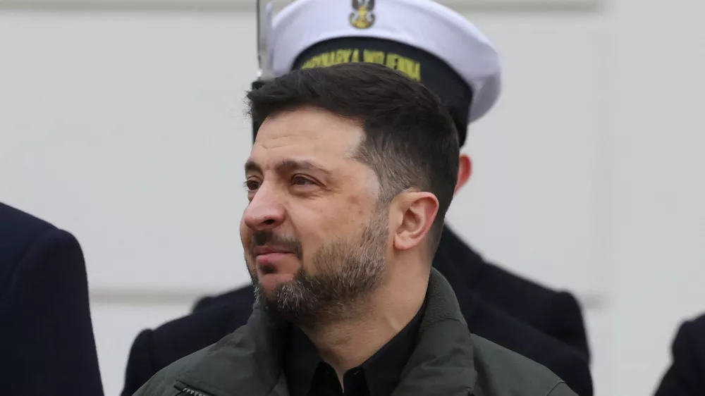 Ukrainian President Volodymyr Zelenskiy attends his welcoming ceremony at the courtyard of the Presidential Palace in Warsaw, Poland, December 19, 2025. REUTERS/Kacper Pempel