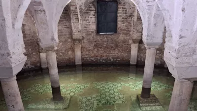 Zlate ribice v cerkvi in ukradene kosti