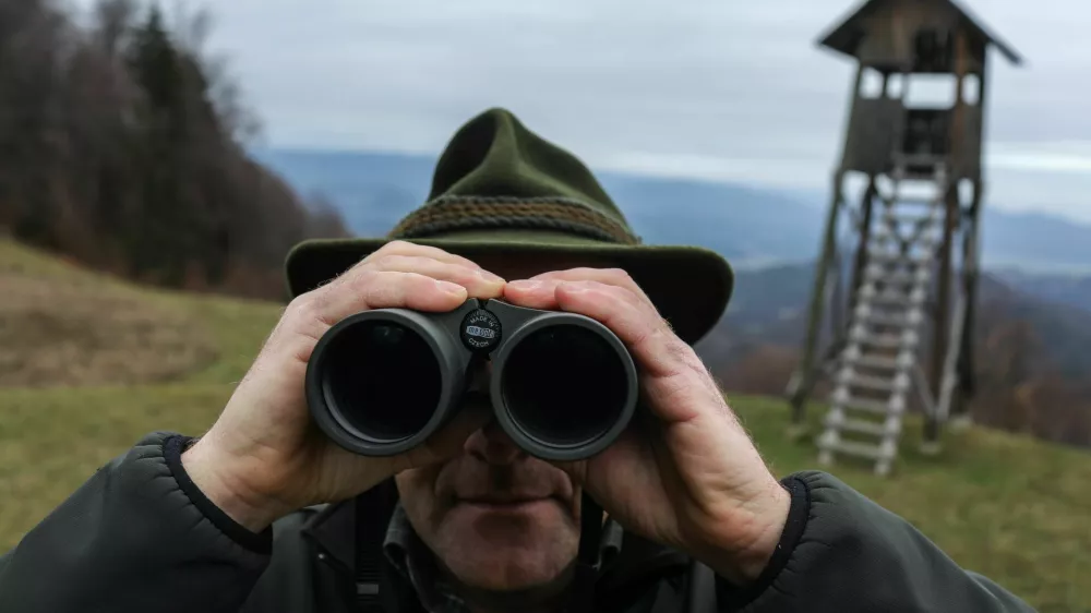 - 05.12.2018 - lovci skrbniki divjih ivali - terenska skrb za divjad v zimskem času - //FOTO: Jaka GasarOPOMBA: REPORTAA ZA OBJEKTIV 2018