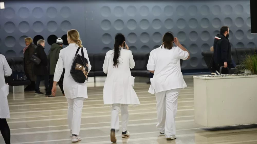  - 09.01.2024 &ndash; opozorilna stavka zdravnikov in zobozdravnikov - zdravniki in zobozdravniki zaradi neuresničenih zavez vlade iz že sklenjenih sporazumov opozorilno stavkali. protest //FOTO: Nik Erik Neubauer 