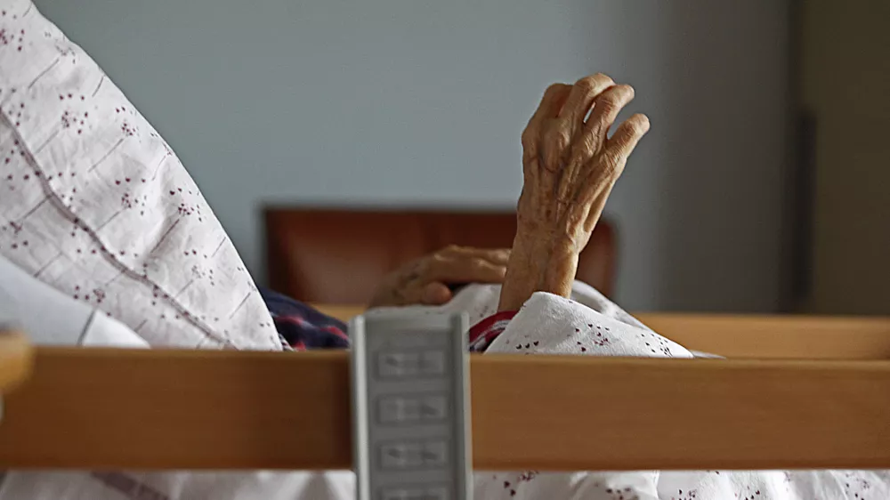 - ilustrativna fotografija - starost- Hi&scaron;a hospic - namenjena bivanju neozdravljivim bolnikom in nego umirajočim,, Hradeckega 20, //FOTO: Jaka Gasar