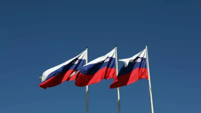 21.03.202 - Simbolična fotografija - Slovenija, državni simbol, plapolajoča slovenska zastava, domoljubjeFoto: Tomaž Skale