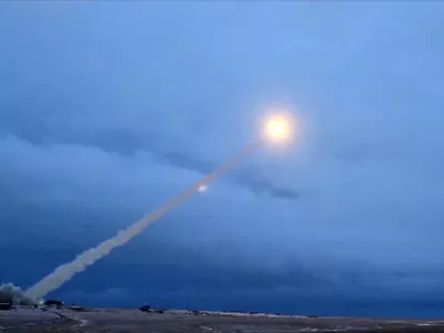 Med enim prej&scaron;njih testiranj rakete.