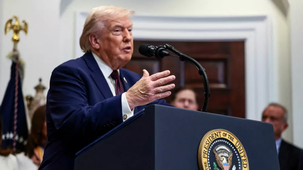 U.S. President Donald Trump makes an announcement about lowering the cost of drug prices, at the Roosevelt Room of the White House in Washington, D.C., U.S., December 19, 2025. REUTERS/Evelyn Hockstein