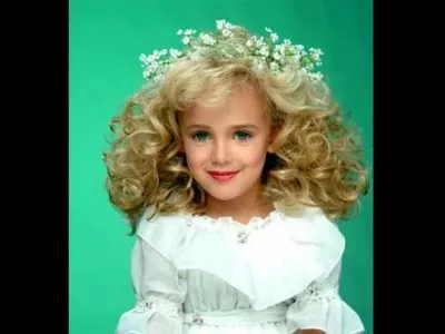 JonBen&eacute;t Ramsey so umorili decembra 1996, njeno truplo so na&scaron;li v kleti domače hi&scaron;e.