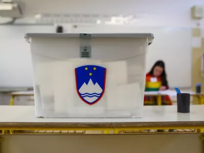 - Voli&scaron;če O&Scaron; Valentina Vodnika, Zg. &Scaron;i&scaron;ka -- 24.04.2022 &ndash; Parlamentarne volitve 2022 - Volitve devetega sklica Državnega zbora Republike Slovenije - druge redne državnozborske volitve po letu 2008 //FOTO: Bojan Velikonja