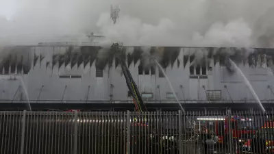 -14.12.2025. - Obsežen požar skladi&scaron;ča in logističnega centra SPAR Slovenija.- gasilci,//FOTO: Bojan Velikonja