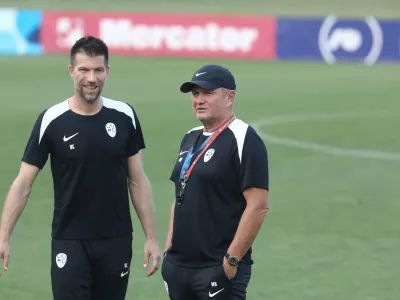 Bo&scaron;tjan Cesar in selektor Matjaž Kek02.09.2024 - trening reprezentance Slovenije v okviru priprav za bližnji tekmi lige narodov proti Avstriji in Kazahstanu. NZS reprezentancaFOTO: Luka Cjuha