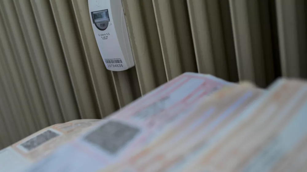 - radiatorji &ndash; merilec - daljinsko odčitavanje - delilnik stro&scaron;kov toplote - - 13.10.2023 &ndash; simbolična fotografija &ndash; kurilna sezona - ogrevanje &ndash; kurjava - //FOTO: Nik Erik Neubauer