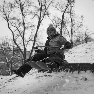 05.01.2016, Savski hrib - Savsko naselj - otroci se sankajo - zima - sneg - sankanje - Foto: Luka Cjuha / Foto: Luka Cjuha