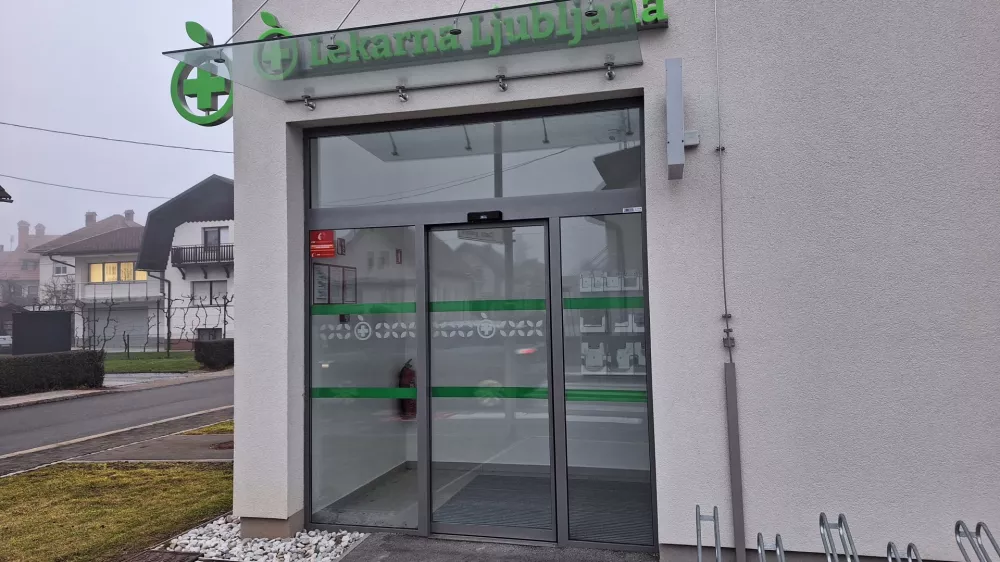 Novo poslopje lekarne sameva že leto dni