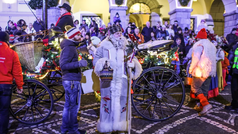 Izjemen obiskom in bogatim prazničnim programom
