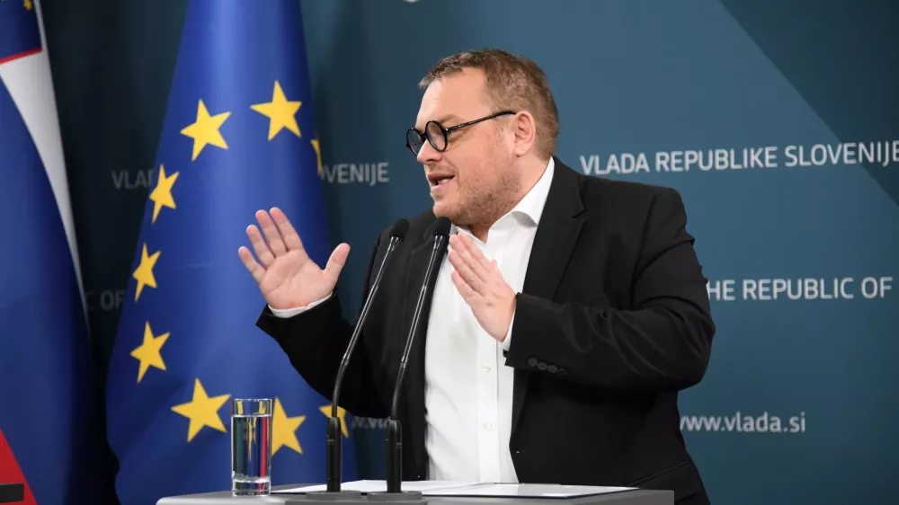 Ljubljana, vlada.Novinarska konferenca po redni seji vlade.Minister za solidarno prihodnost Simon Maljevac.