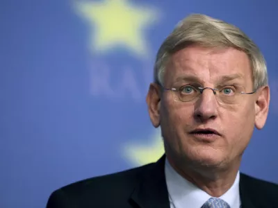 Sweden's Foreign Minister Carl Bildt addresses the media after an EU foreign ministers council in Luxembourg, Tuesday, Oct. 27, 2009. EU foreign ministers gave their backing Tuesday to a revamp of the European Union's civilian aid strategy in Afghanistan. (AP Photo/Geert Vanden Wijngaert)