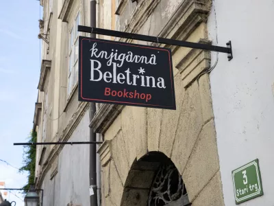 Ljubljana. Beletrina, knjigarnaTematske fotografije izlozb slovenskih zalozb.Zalozba Beletrina v stari Ljubljani.