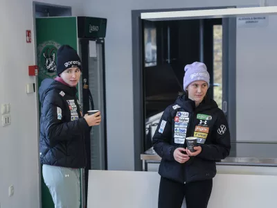 Nika Vodan, Tinkara Komar- 17.12.2025 - odprti trening mo&scaron;ke in ženske skakalne reprezentance, Planica//FOTO: Jaka Gasar