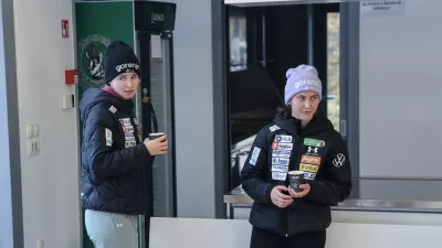 Nika Vodan, Tinkara Komar- 17.12.2025 - odprti trening mo&scaron;ke in ženske skakalne reprezentance, Planica//FOTO: Jaka Gasar